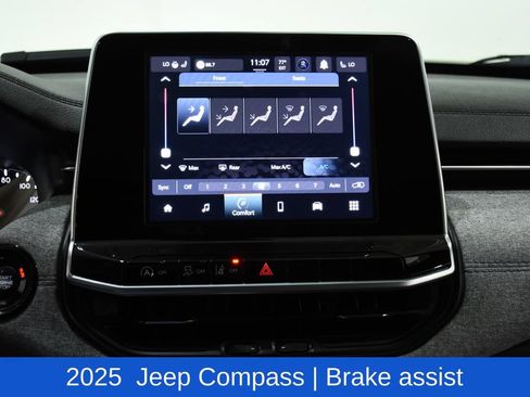 Used 2025 Jeep Compass Latitude w/ Sun & Sound Group AWD/4WD image 21