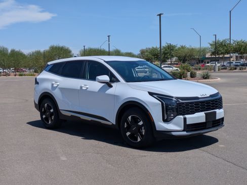 Certified 2026 Kia Sportage LX FWD image 7