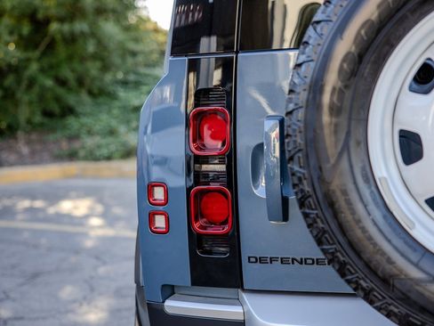 Used 2023 Land Rover Defender 110 S image 27