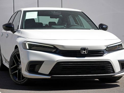 Used 2023 Honda Civic Sport image 2