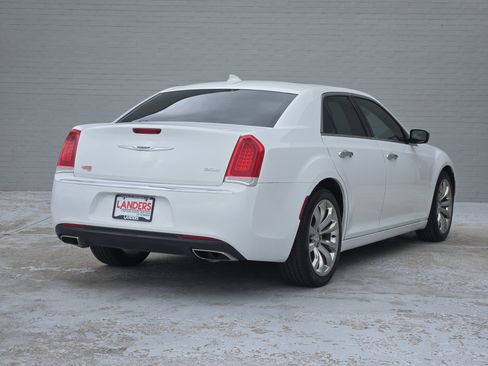 Used 2019 Chrysler 300 Limited image 7