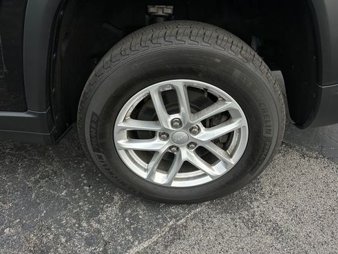 Used 2024 Jeep Grand Cherokee L Laredo AWD/4WD image 39