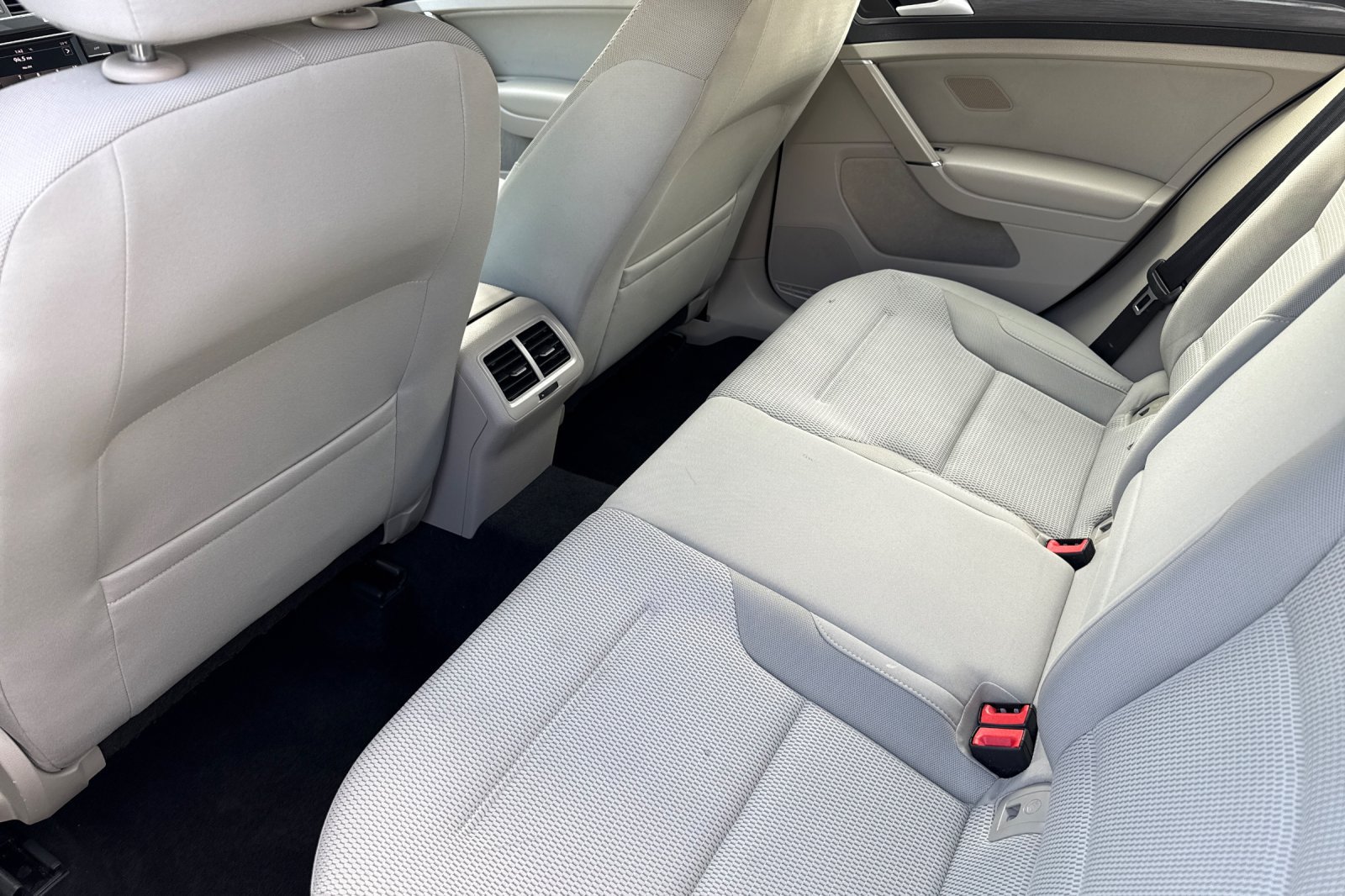 Used 2018 Volkswagen Golf S FWD image 12