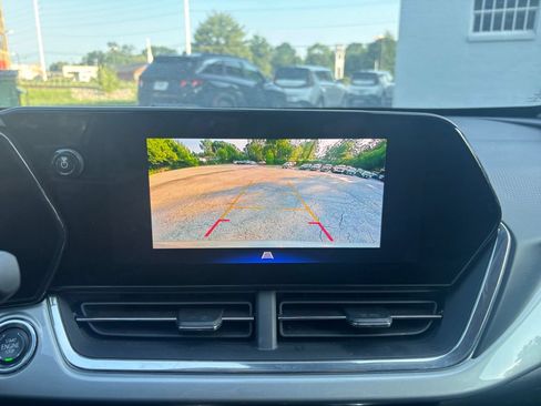 Used 2025 Chevrolet Trax LT FWD image 19