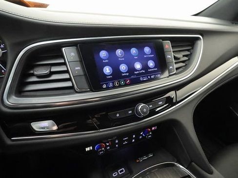Used 2023 Buick Enclave Avenir image 18