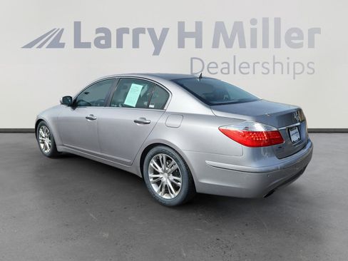 Used 2011 Hyundai Genesis 3.8 w/ Technology Pkg 4 image 3