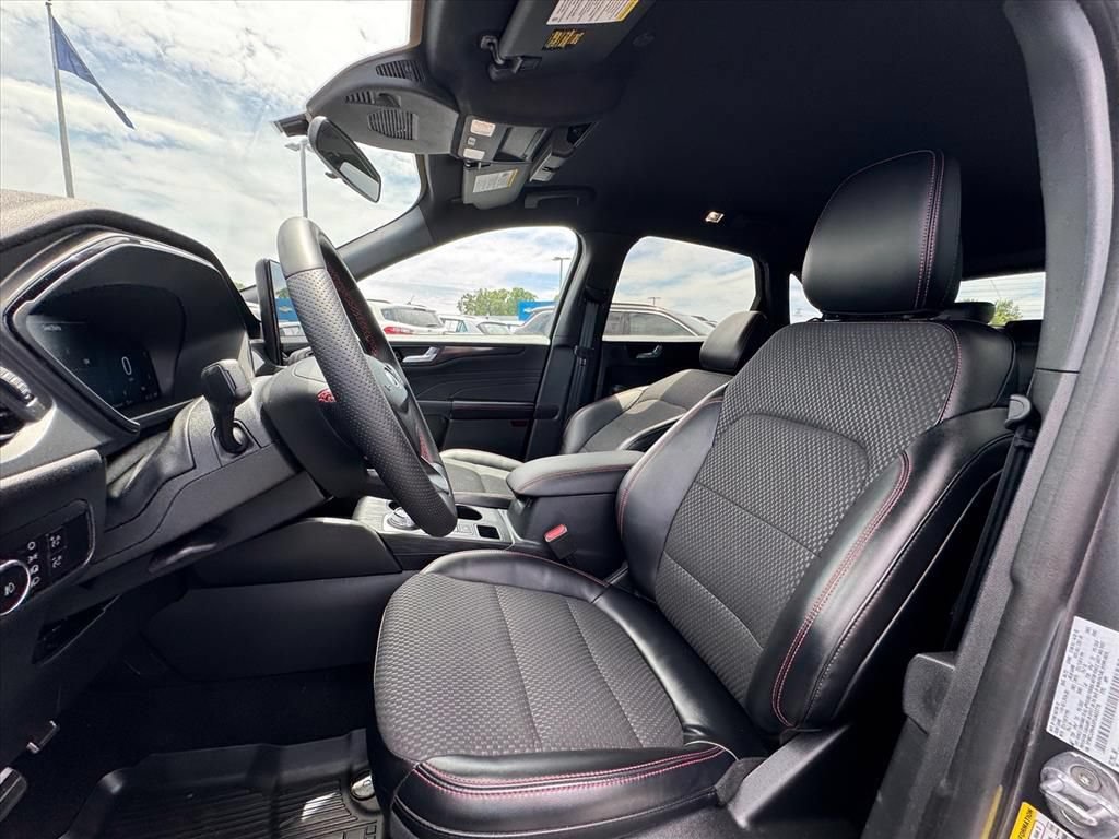 Used 2023 Ford Escape ST-Line Select w/ Tech Pack #2 AWD/4WD image 16