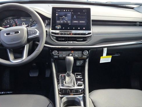 New 2026 Jeep Compass Latitude image 19