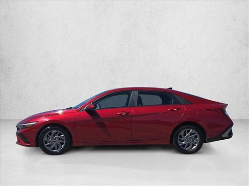 Used 2024 Hyundai Elantra SEL FWD image 9