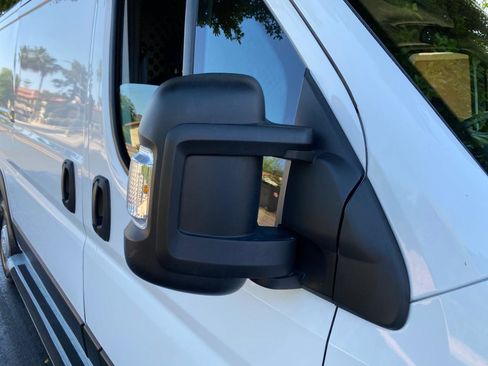 Used 2025 RAM ProMaster 2500 w/ U-Haul Equipment Group FWD image 17