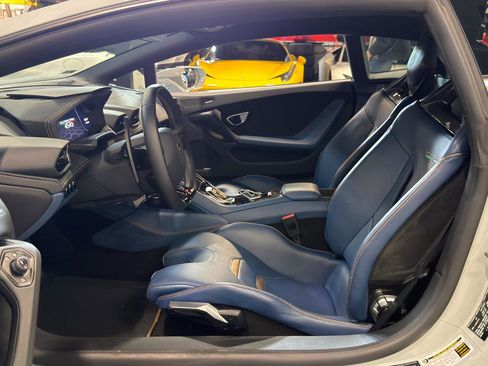 Used 2021 Lamborghini Huracan EVO image 18