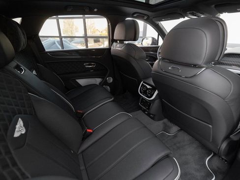 Used 2025 Bentley Bentayga AWD/4WD image 21