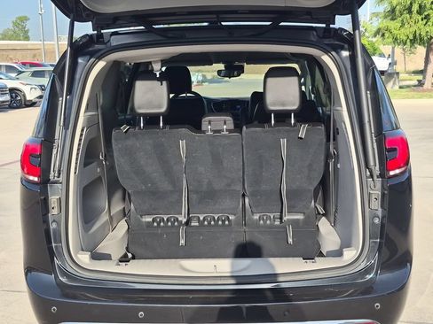Used 2023 Chrysler Pacifica Touring-L FWD image 23