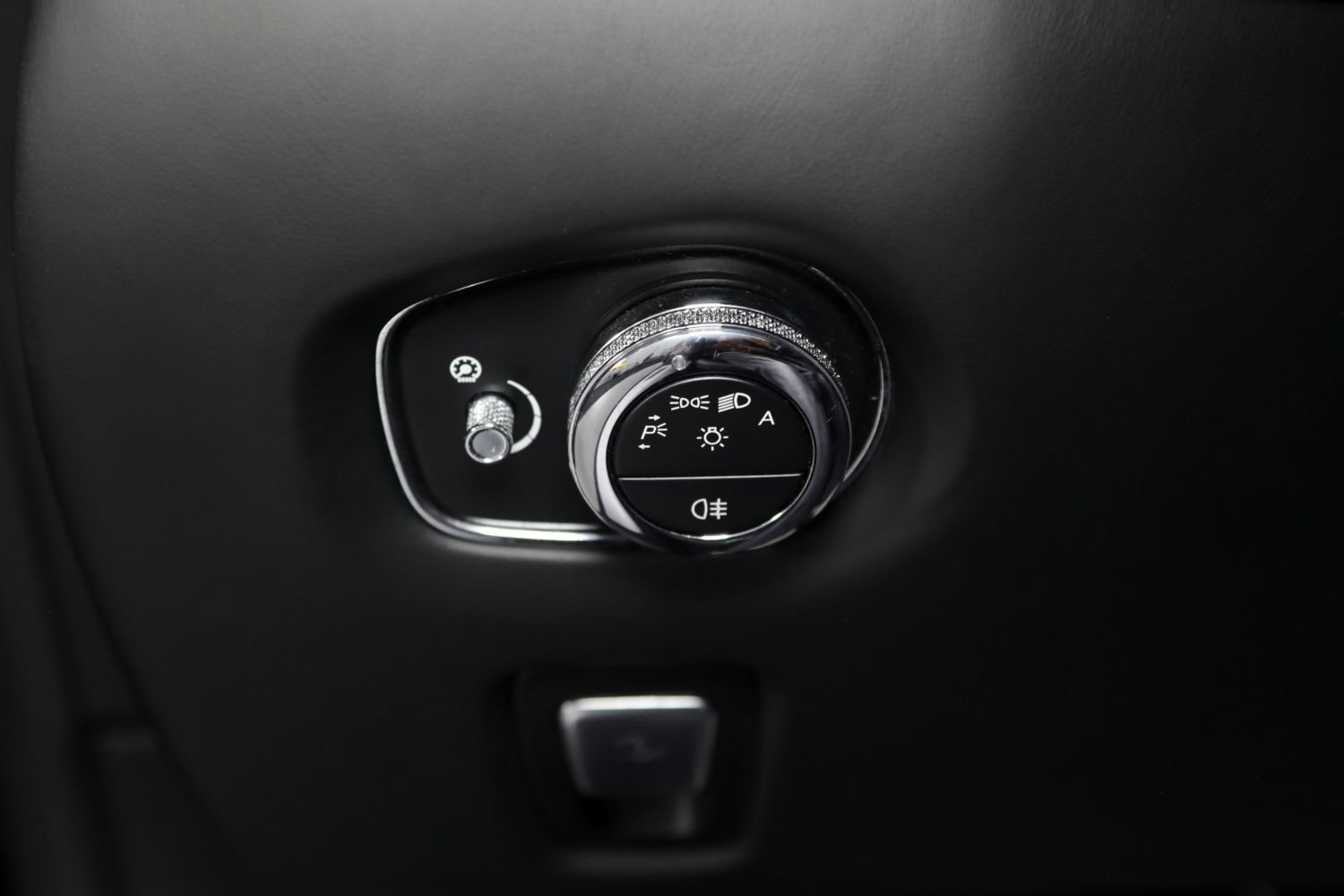 Used 2019 Aston Martin DB11 Volante RWD image 53