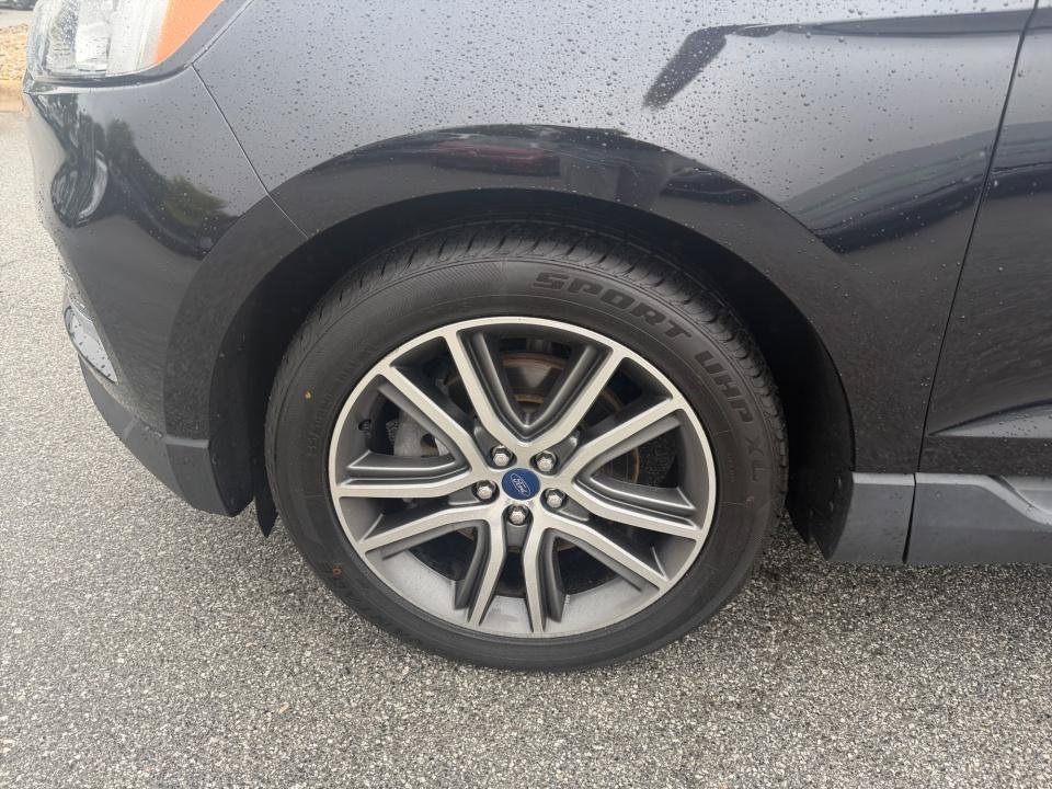 Used 2019 Ford Edge Titanium w/ Cold Weather Package AWD/4WD image 27