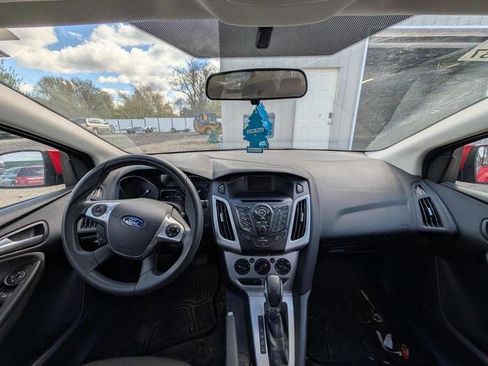 Used 2014 Ford Focus SE w/ SE Winter Package FWD image 32