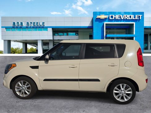 Used 2013 Kia Soul + FWD image 4