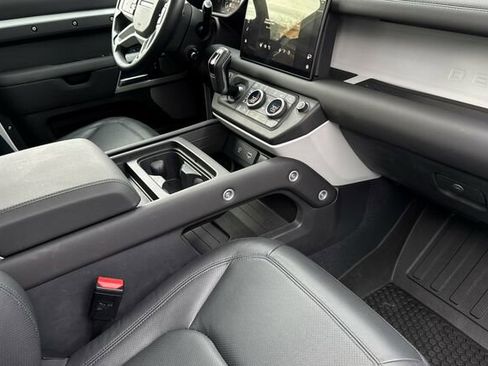 Used 2024 Land Rover Defender 130 S image 14