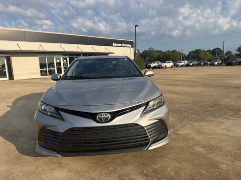 Used 2021 Toyota Camry LE FWD image 2