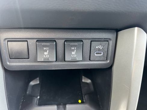 Used 2025 Toyota Corolla Cross XLE AWD/4WD image 23