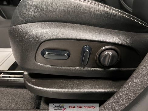 Used 2022 GMC Terrain SLT image 25