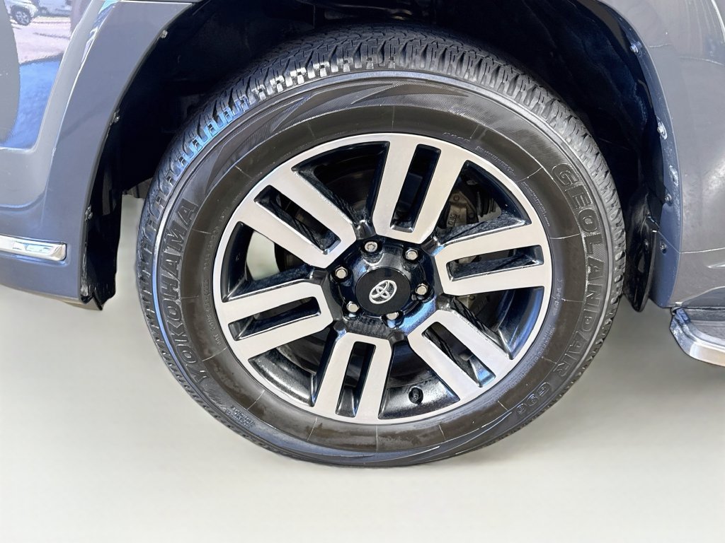Used 2024 Toyota 4Runner Limited AWD/4WD image 40