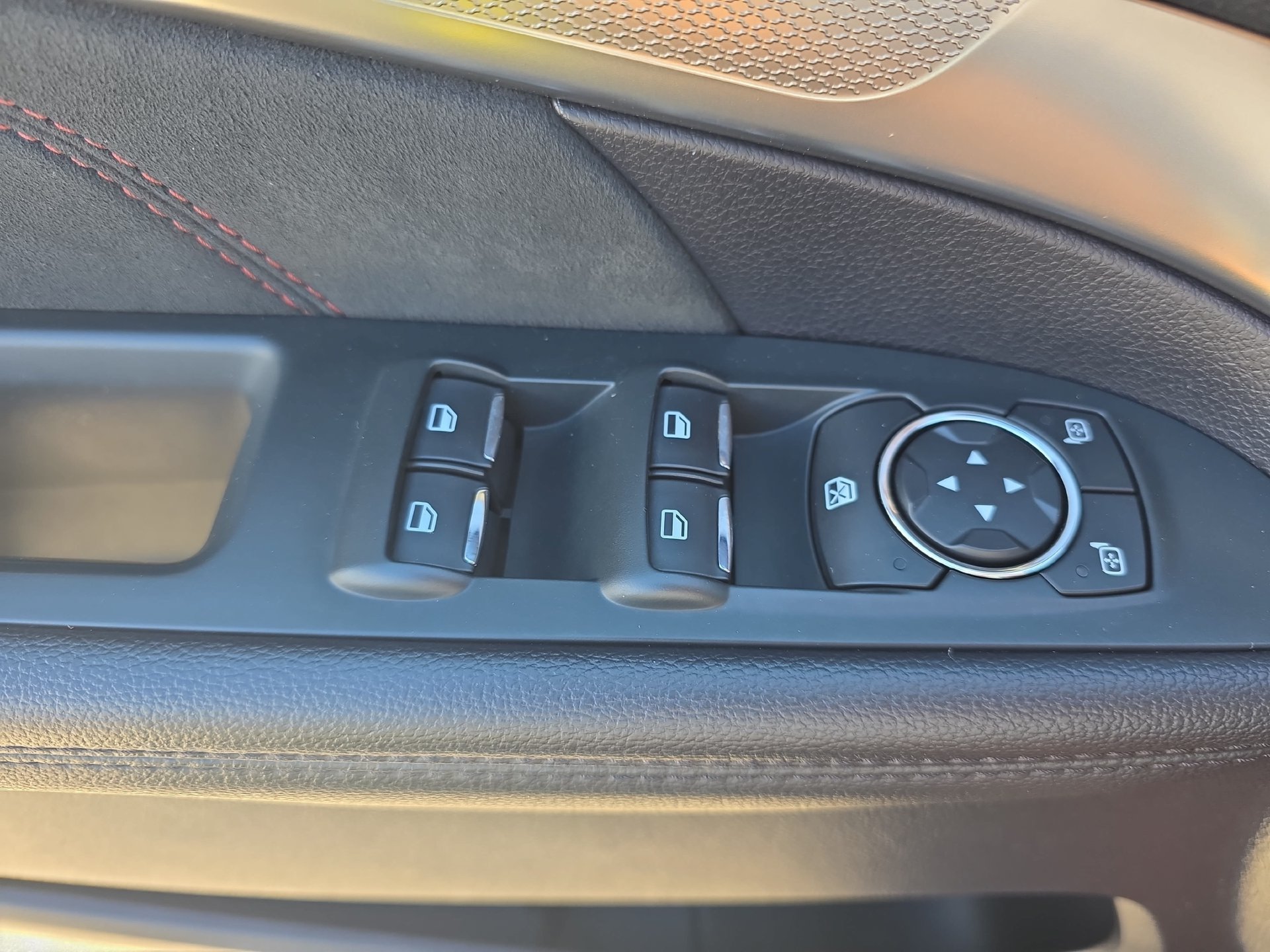 Used 2019 Ford Explorer XLT w/ Equipment Group 202A FWD image 27