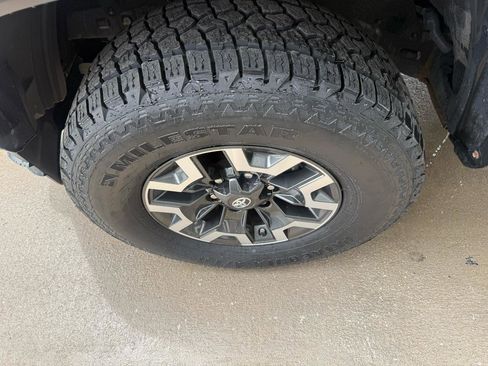Used 2019 Toyota Tacoma TRD Off-Road AWD/4WD image 10