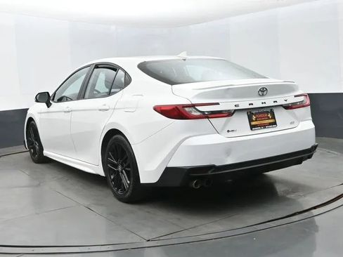 Used 2025 Toyota Camry SE FWD image 9