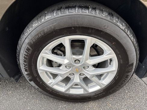 Certified 2024 Chevrolet Equinox LT w/ LPO, Floor Liner Package image 11