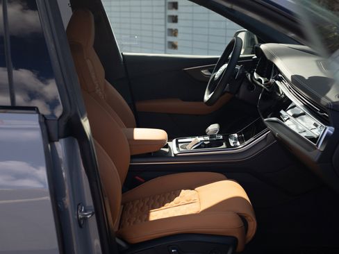 Used 2023 Audi RS Q8 AWD/4WD image 41