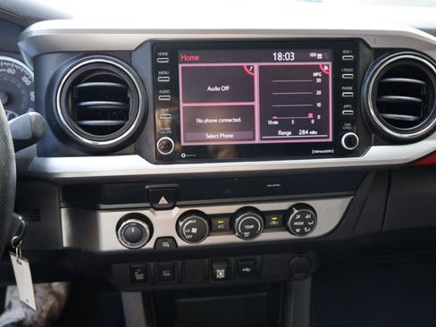 Used 2020 Toyota Tacoma SR5 w/ Technology Package AWD/4WD image 9