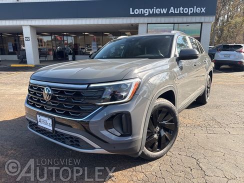 Used 2024 Volkswagen Atlas Cross Sport SE image 1