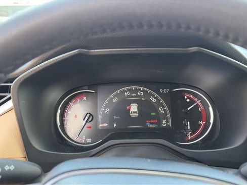 Used 2023 Toyota RAV4 XLE Premium image 7