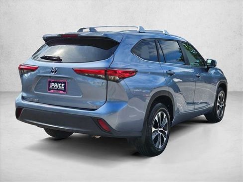 Used 2023 Toyota Highlander XLE AWD/4WD image 5