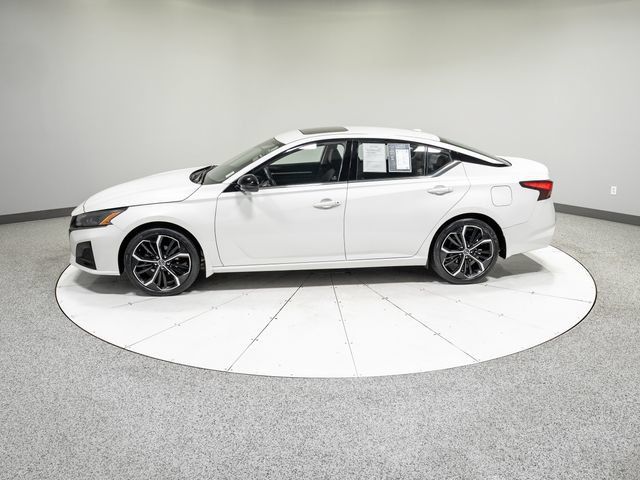 Used 2023 Nissan Altima 2.5 SR w/ SR Premium Package FWD image 32