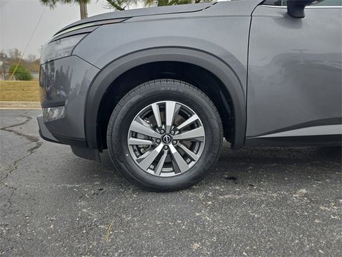 Certified 2025 Nissan Pathfinder SL image 36