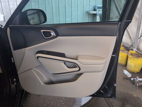 Used 2024 Kia Soul EX image 19