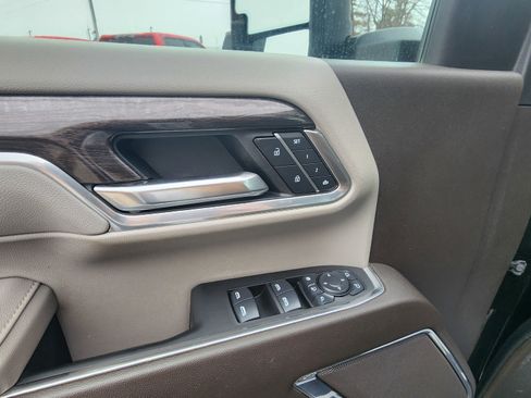 Used 2025 Chevrolet Silverado 2500 LTZ image 12