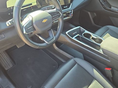 Used 2025 Chevrolet Equinox LT w/ Convenience Package II FWD image 16