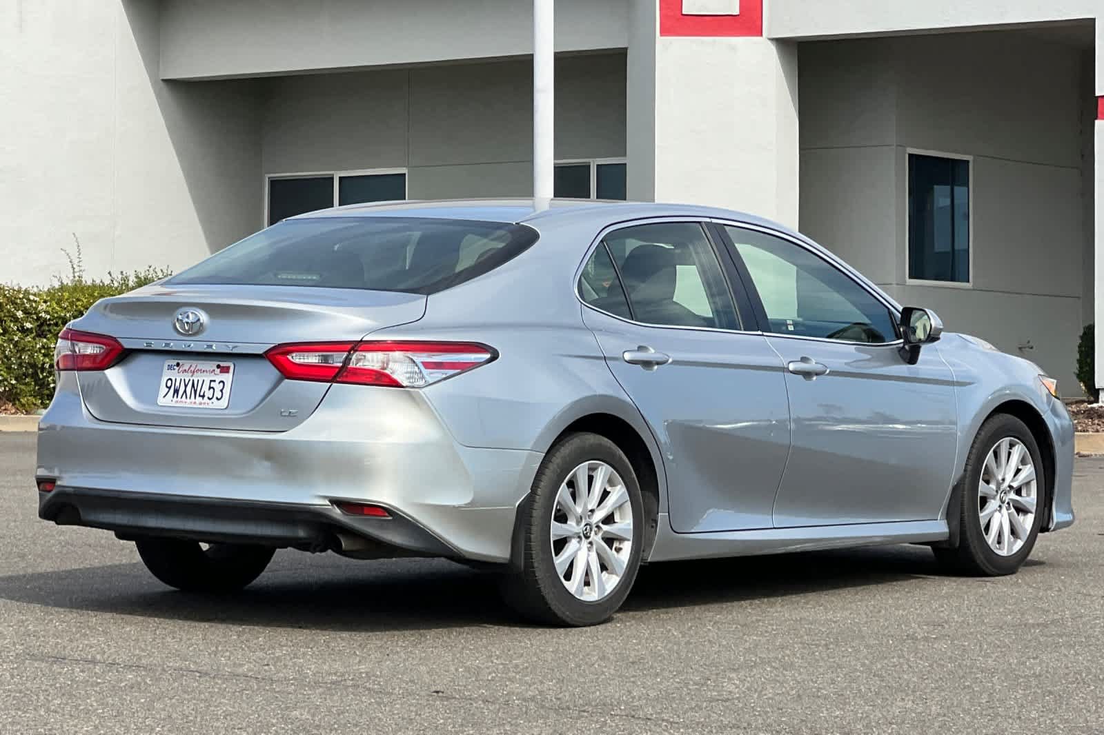 Used 2018 Toyota Camry LE FWD image 2