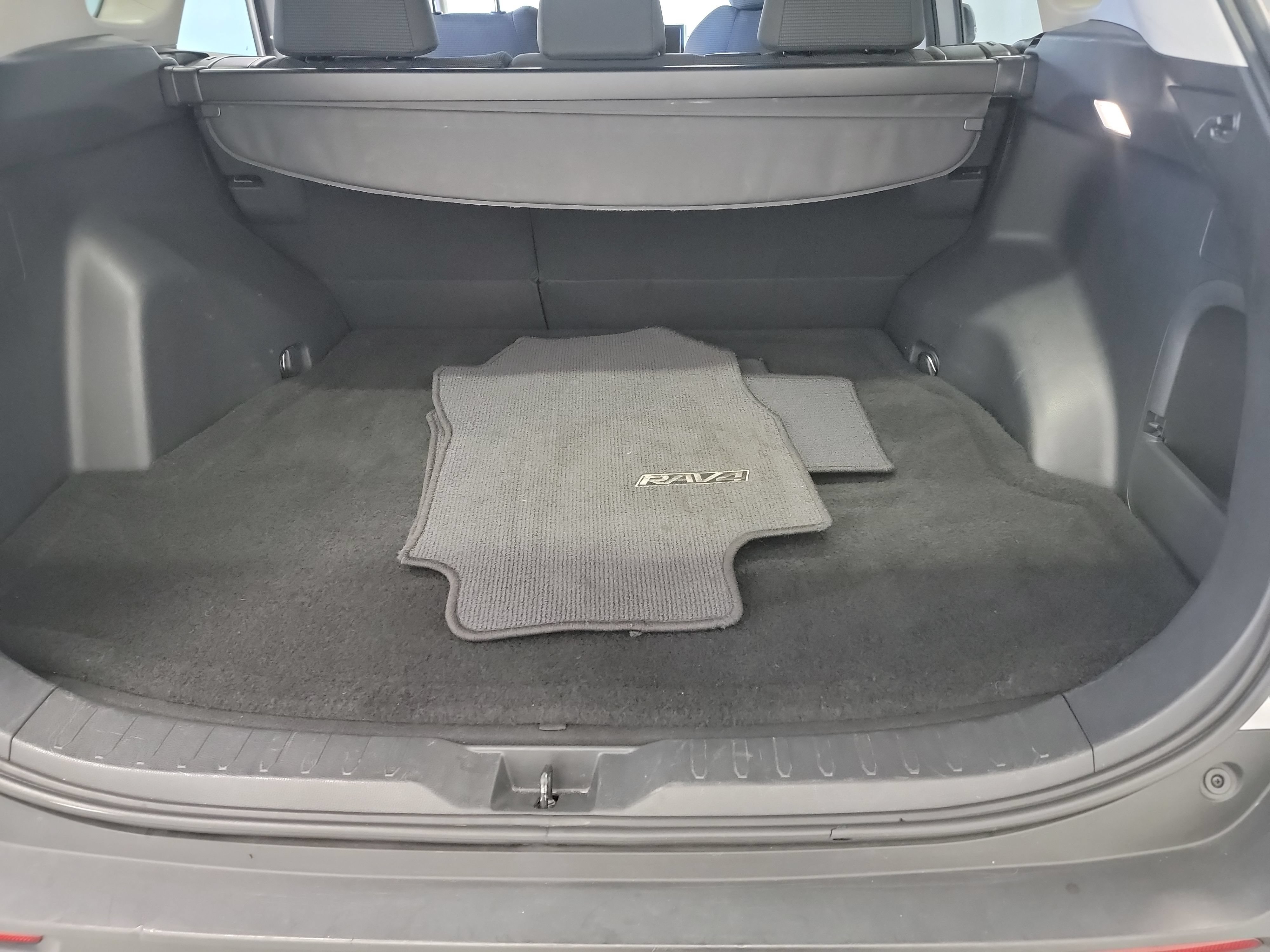 Used 2025 Toyota RAV4 LE AWD/4WD image 25