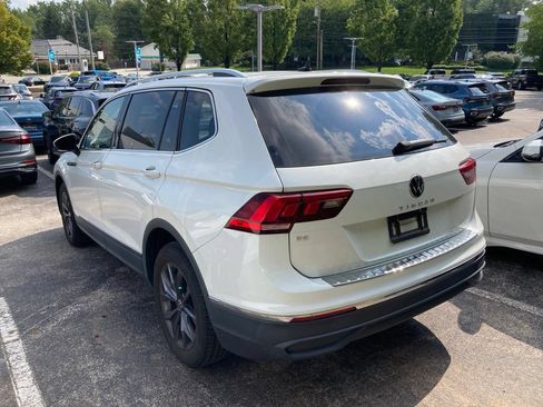 Used 2023 Volkswagen Tiguan SE w/ Panoramic Sunroof Package FWD image 5