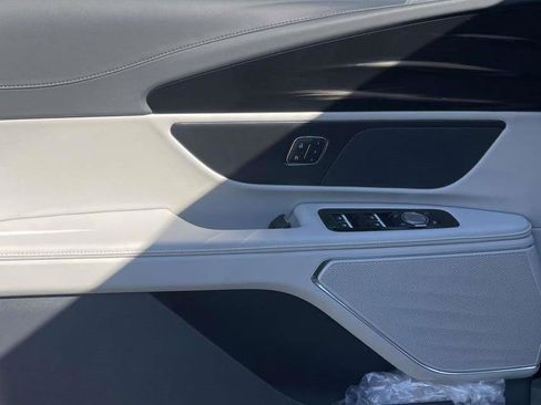 New 2026 Lincoln Nautilus Premier image 15