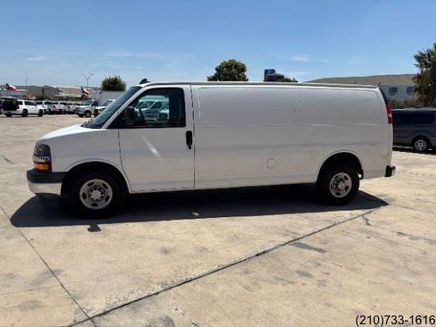 Used 2019 Chevrolet Express 3500 Extended w/ Driver Convenience Package RWD image 4