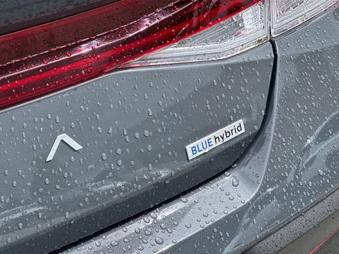 Used 2025 Hyundai Elantra Hybrid FWD image 25