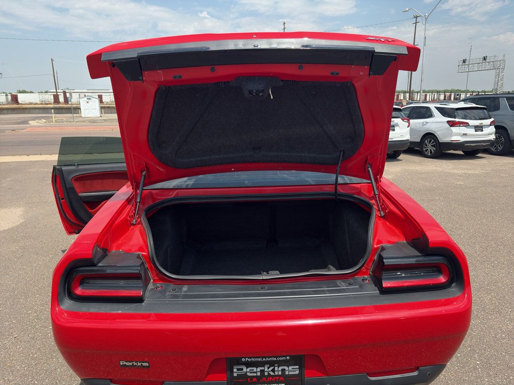 Used 2016 Dodge Challenger SRT w/ Technology Group RWD image 13