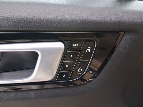 Used 2021 Porsche Cayenne image 12