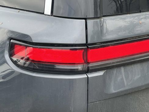 Used 2023 Rivian R1S Launch Edition image 10