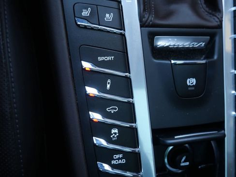 Certified 2021 Porsche Macan Turbo image 21